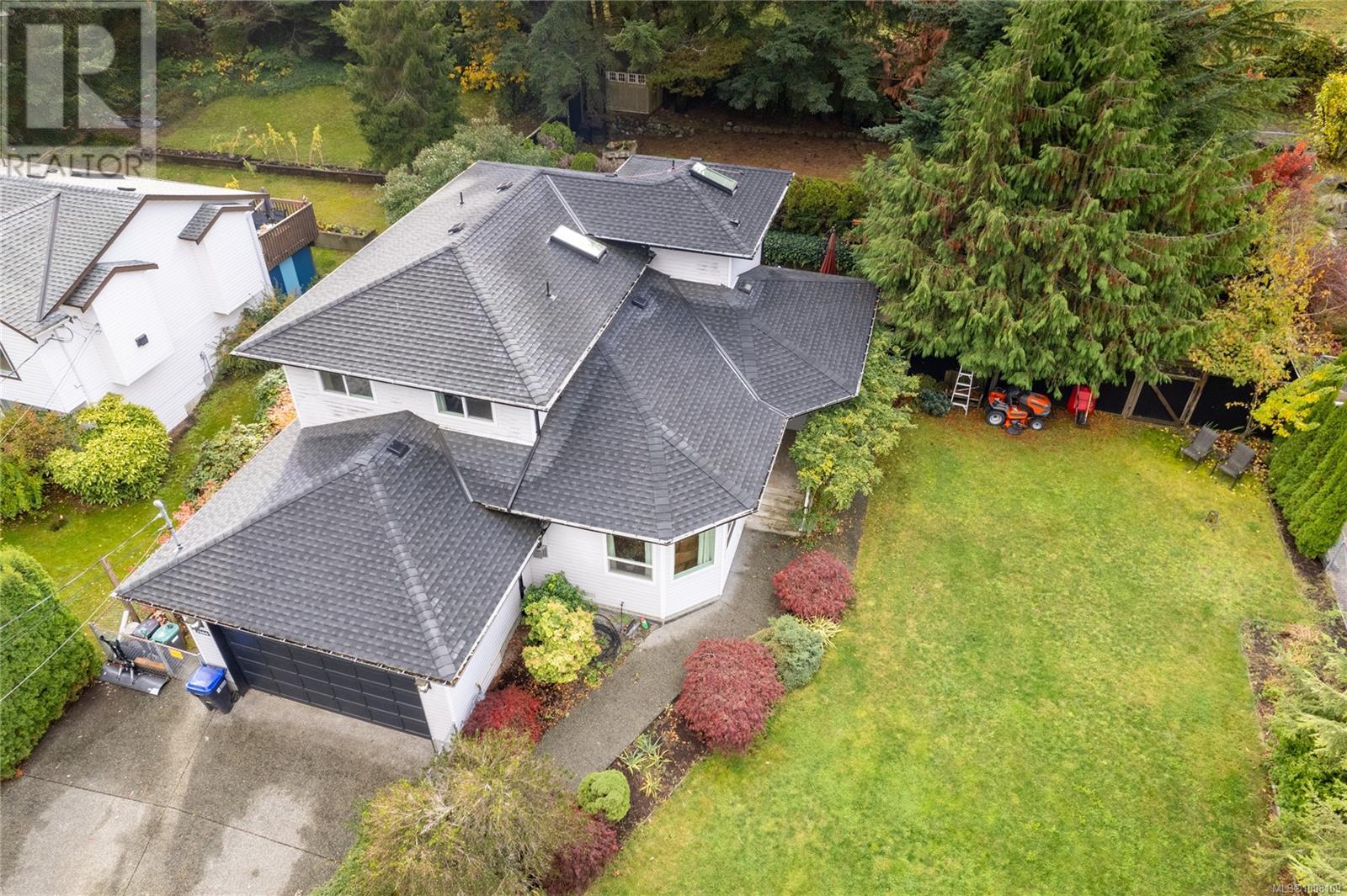 Photo 5 of 7465 Fernmar Rd, Lantzville BC