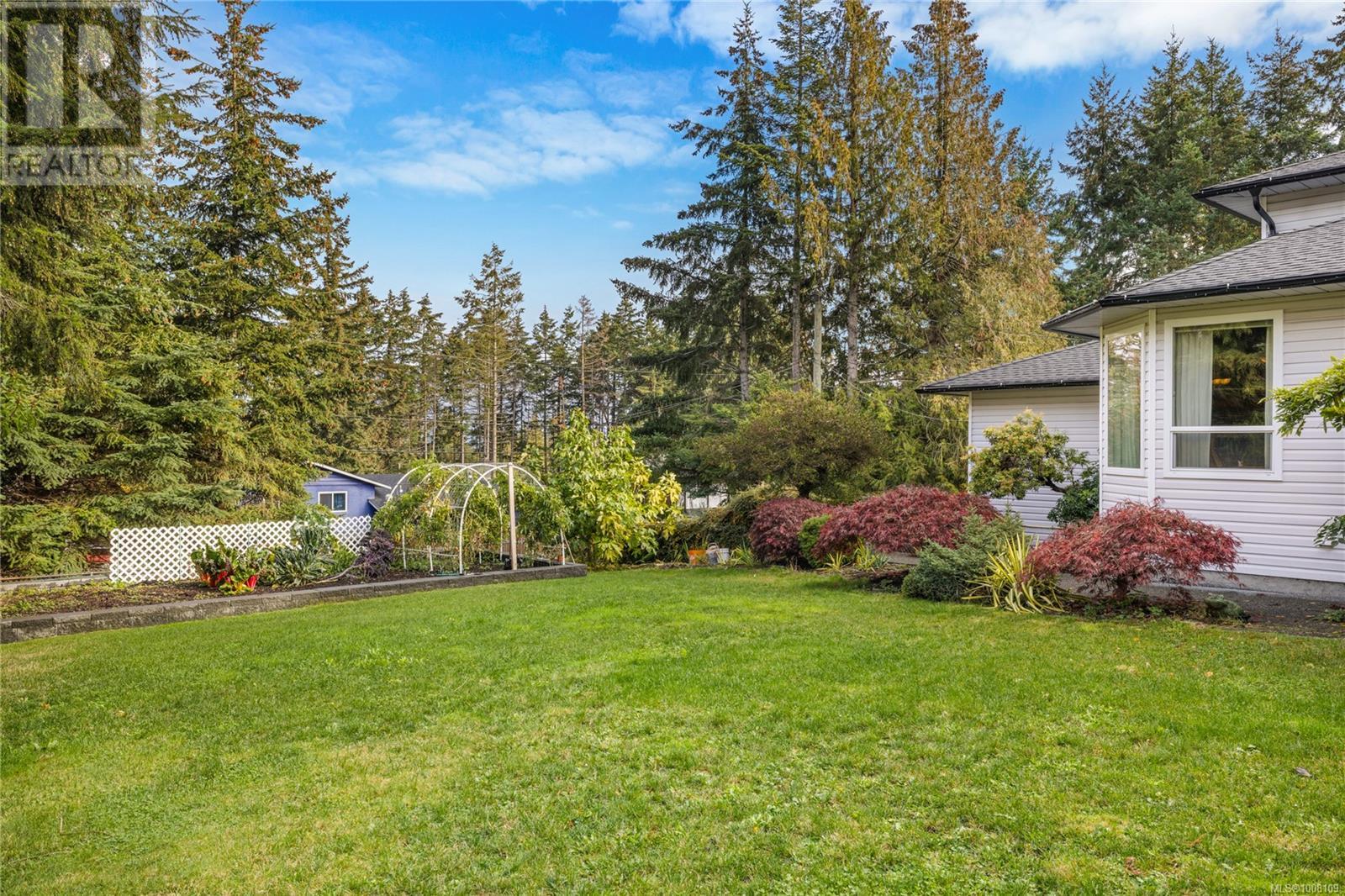 Photo 15 of 7465 Fernmar Rd, Lantzville BC