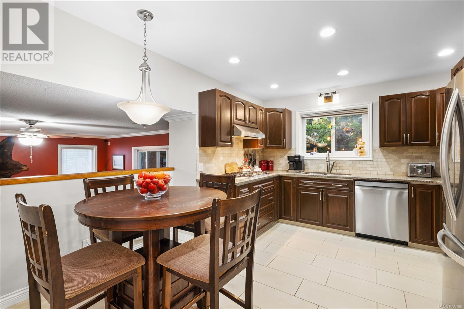Photo 13 of 7465 Fernmar Rd, Lantzville BC