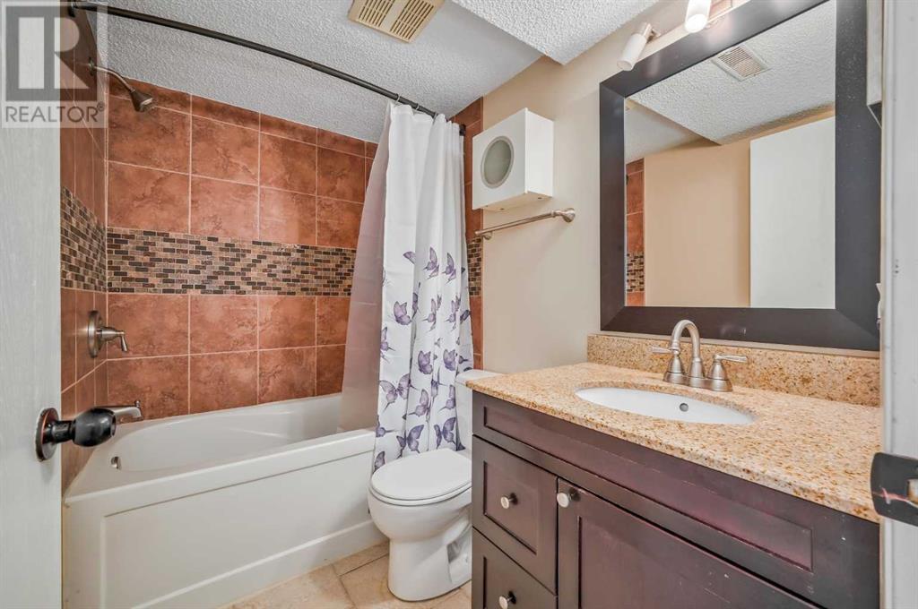 Photo 5 of 1426 Ranchlands Way Nw, Calgary AB