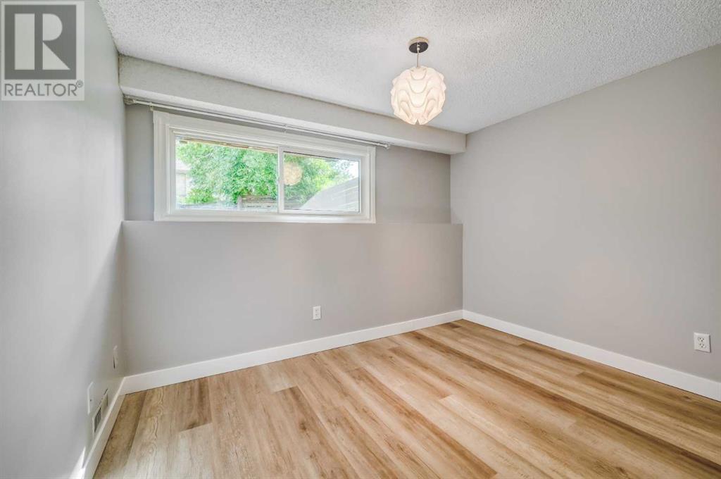 Photo 14 of 1426 Ranchlands Way Nw, Calgary AB