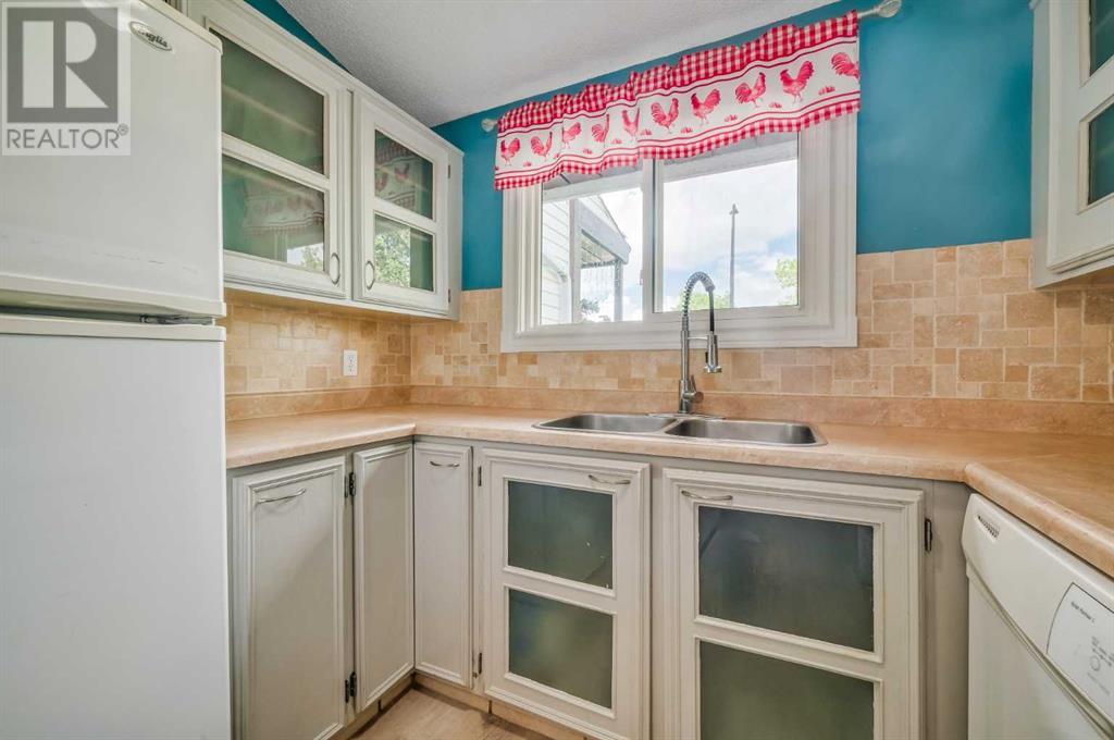 Photo 13 of 1426 Ranchlands Way Nw, Calgary AB