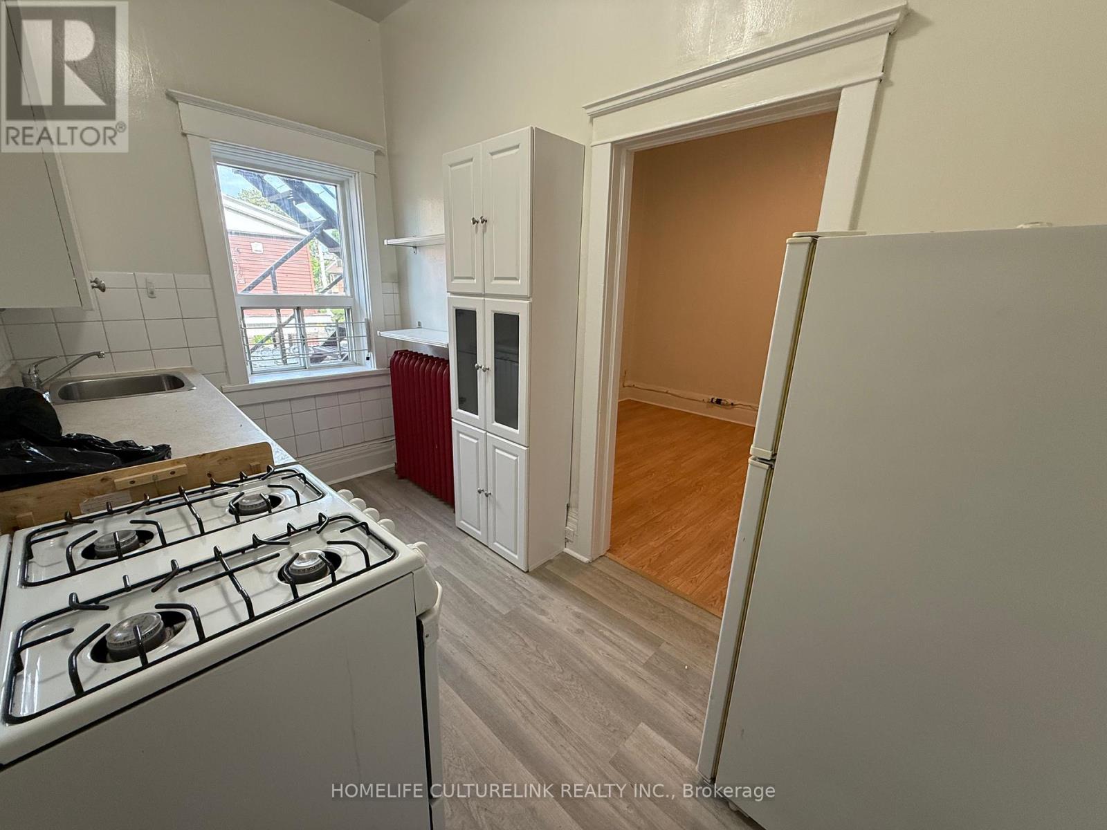 Photo 5 of 1 A 731 Broadview Avenue, Toronto ON