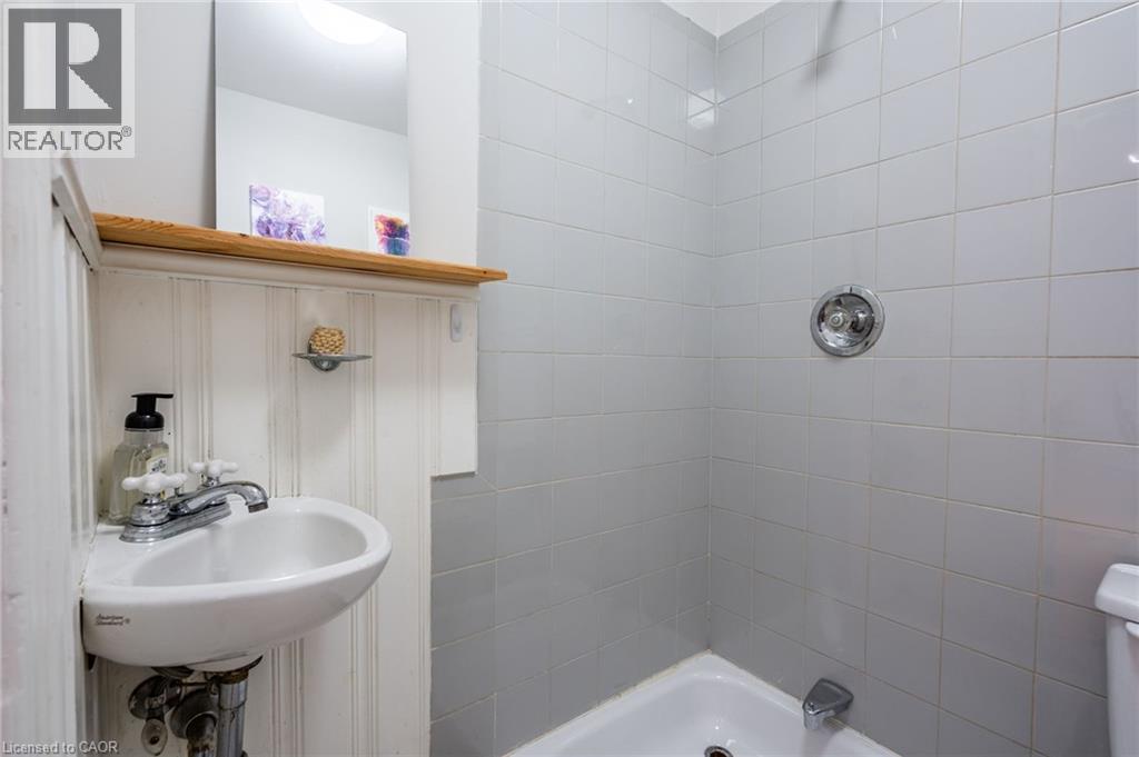 Photo 23 of 35 Mountain Avenue, Hamilton ON