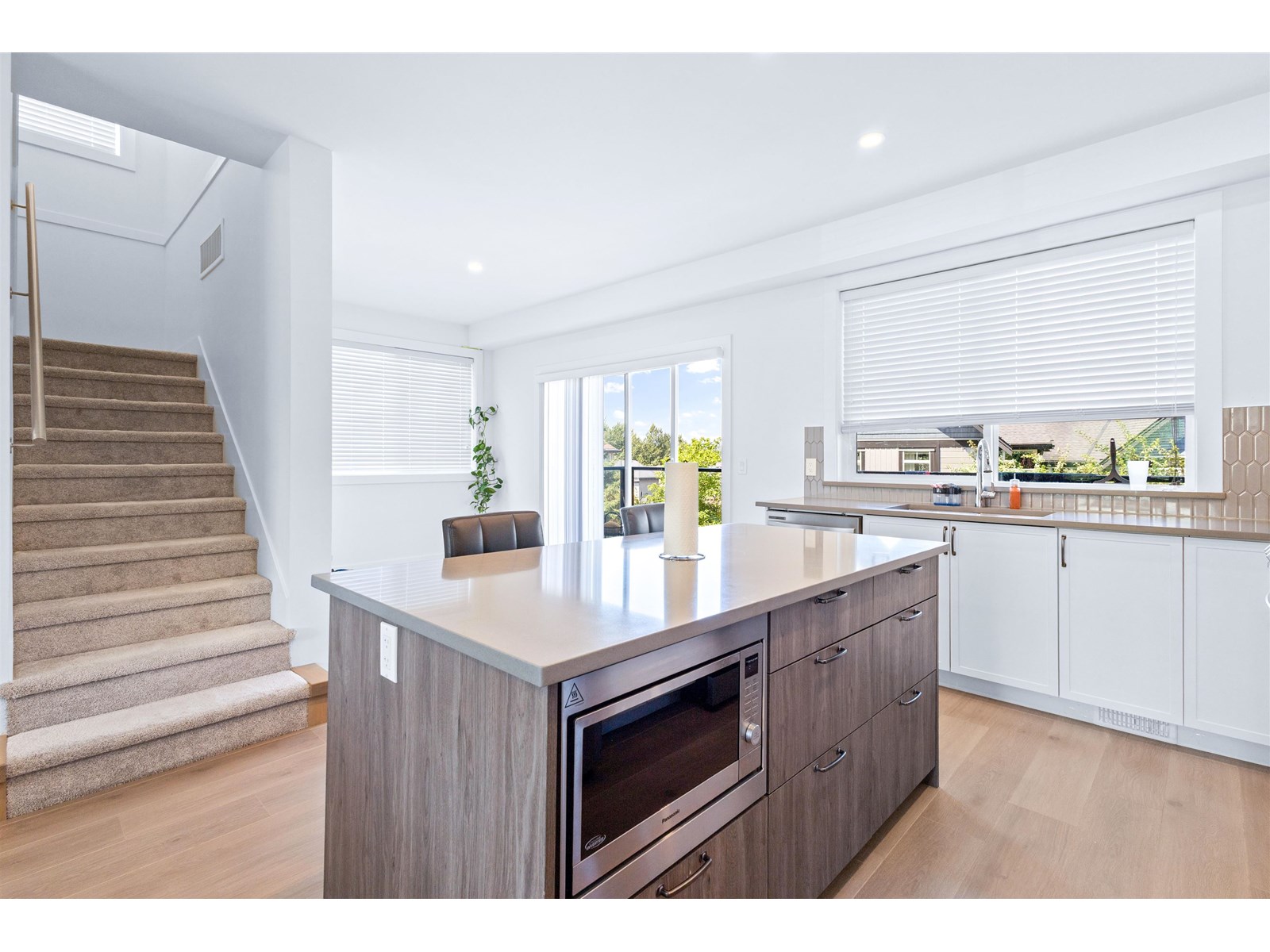 Photo 8 of 1 14355 62 Avenue, Surrey BC