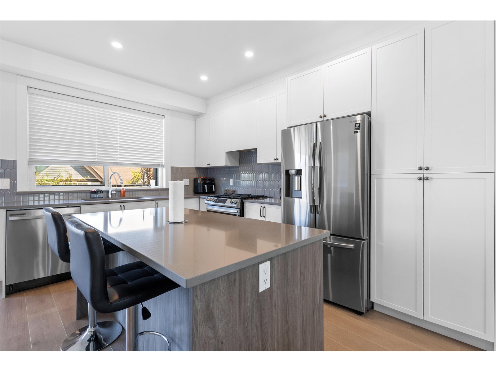 Photo 4 of 1 14355 62 Avenue, Surrey BC