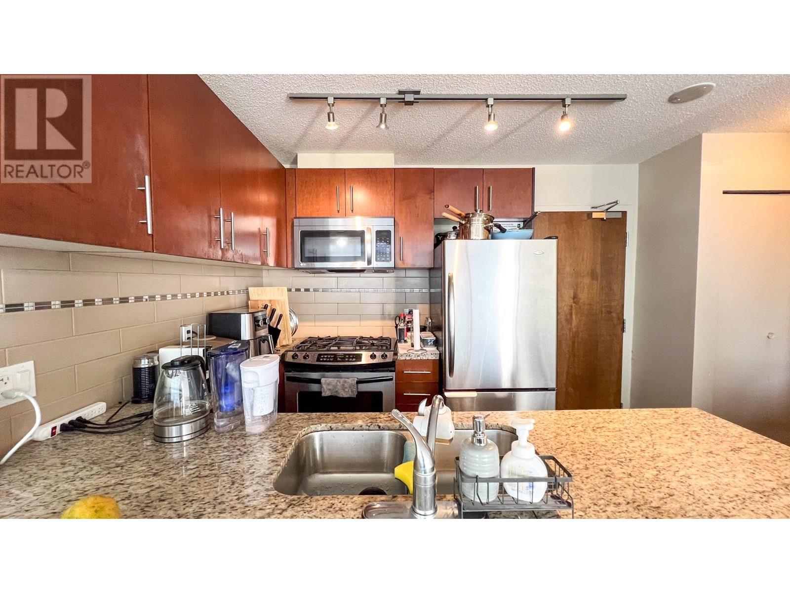 Photo 5 of 910 8280 Lansdowne Road, Richmond BC