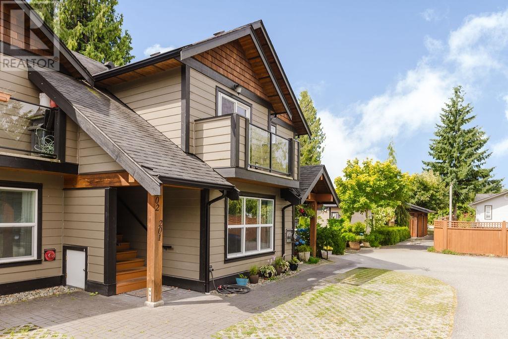 201 518 SHAW ROAD, Gibsons