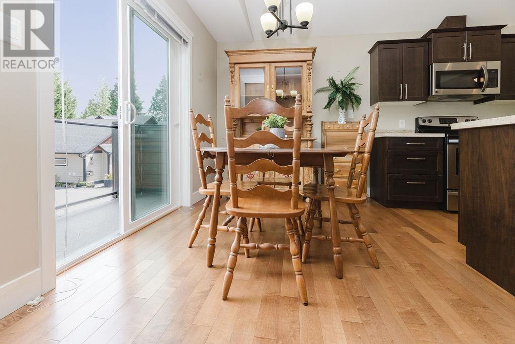 201 518 SHAW ROAD, Gibsons