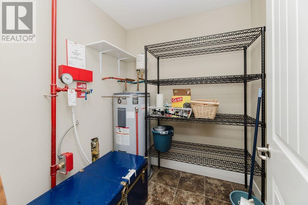 201 518 SHAW ROAD, Gibsons