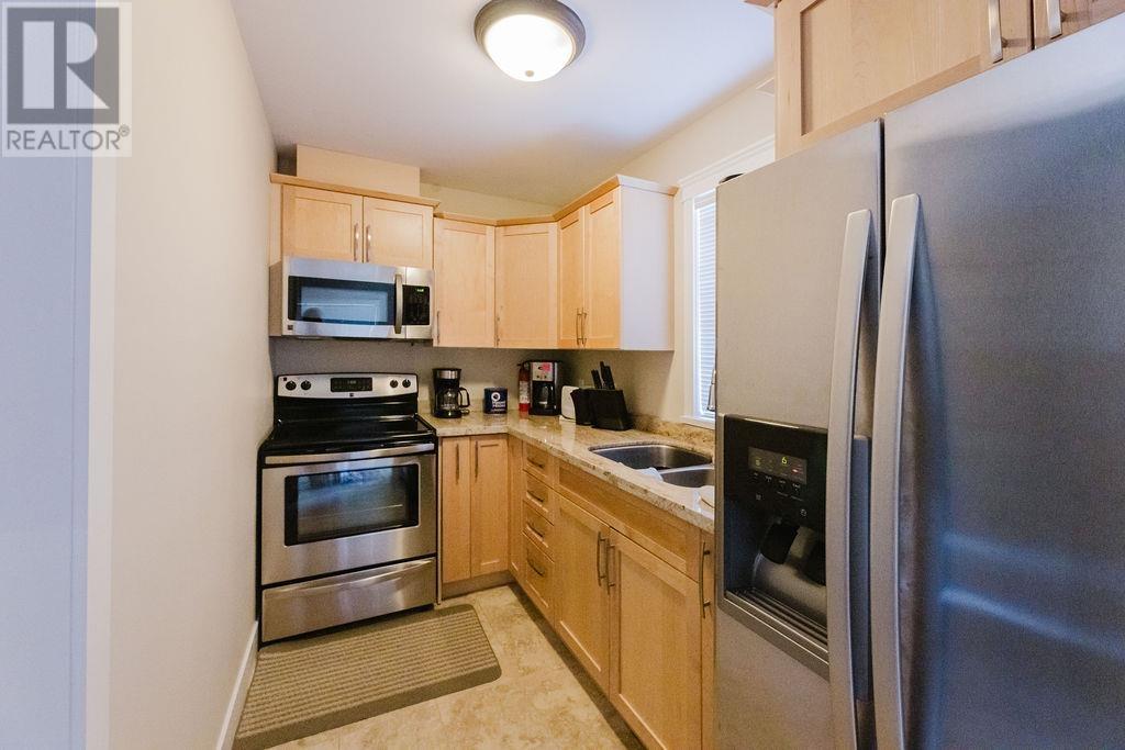 201 518 SHAW ROAD, Gibsons