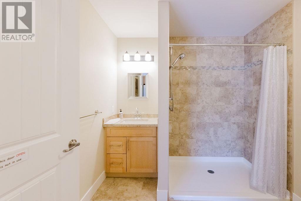 201 518 SHAW ROAD, Gibsons