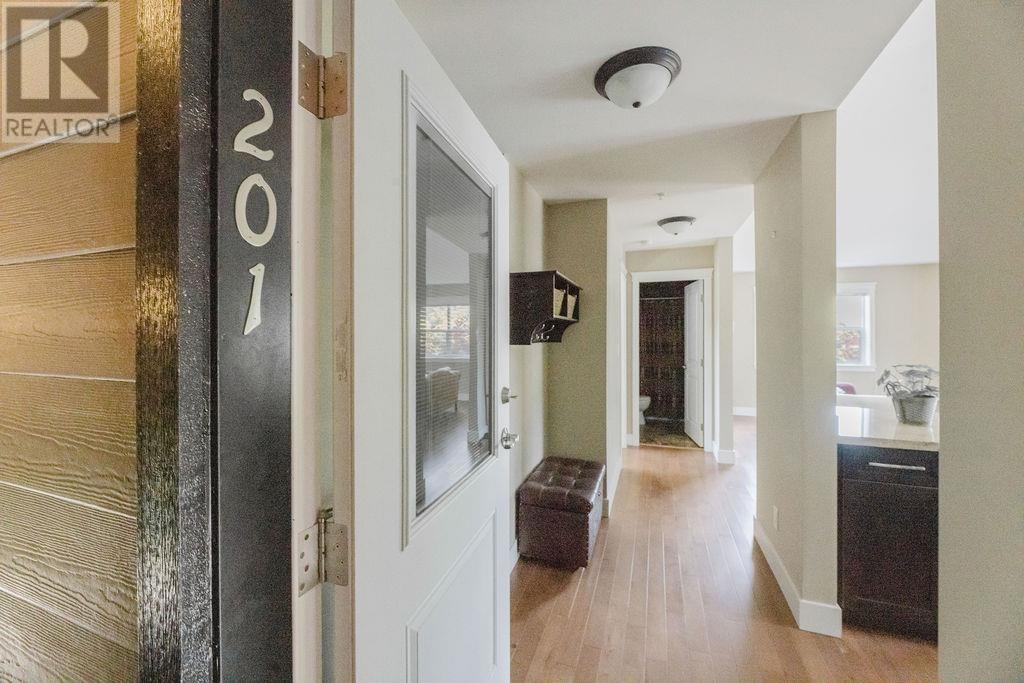 201 518 SHAW ROAD, Gibsons