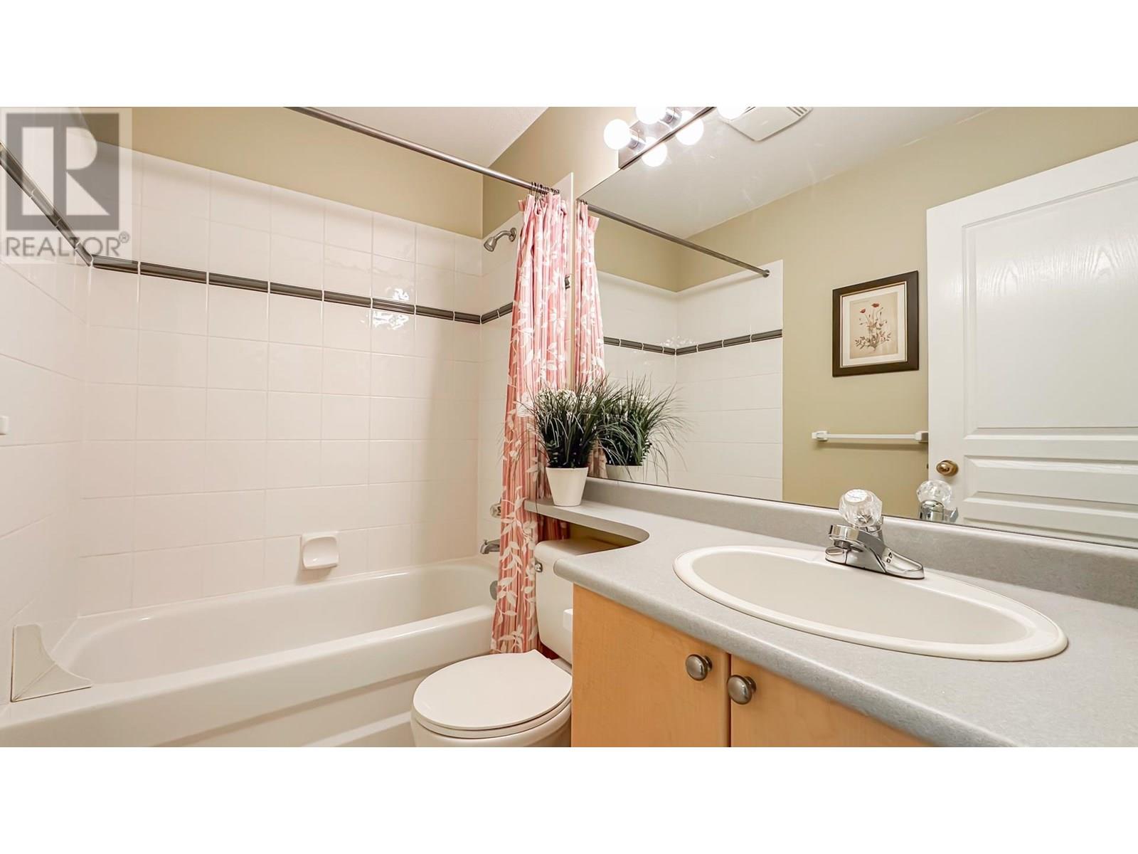 Photo 4 of 9 6331 No 1 Road, Richmond BC
