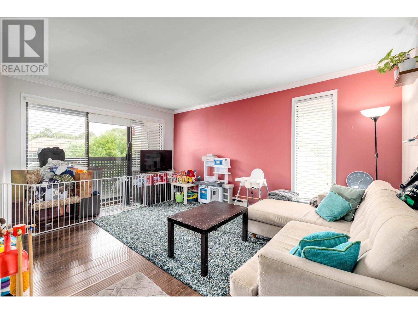 Photo 4 of 404 340 Ginger Drive, New Westminster BC