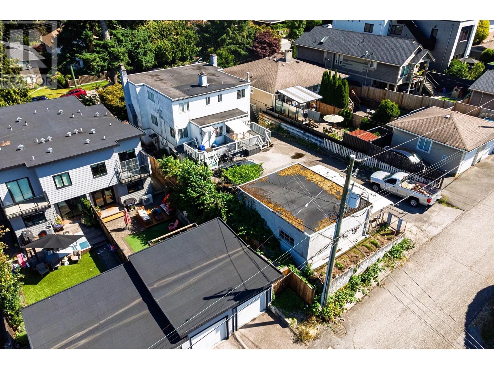 Photo 8 of 227 229 W 19th Street, North Vancouver BC