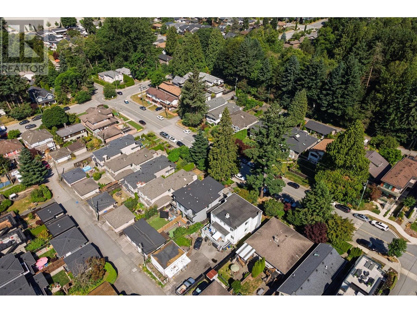 Photo 15 of 227 229 W 19th Street, North Vancouver BC