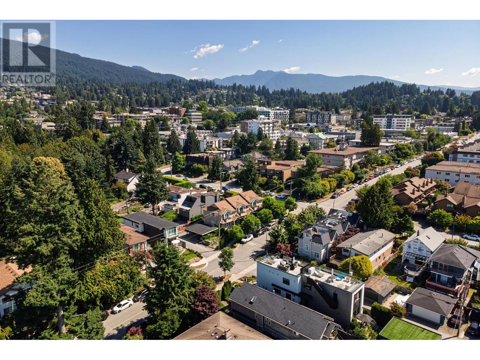 Photo 10 of 227 229 W 19th Street, North Vancouver BC