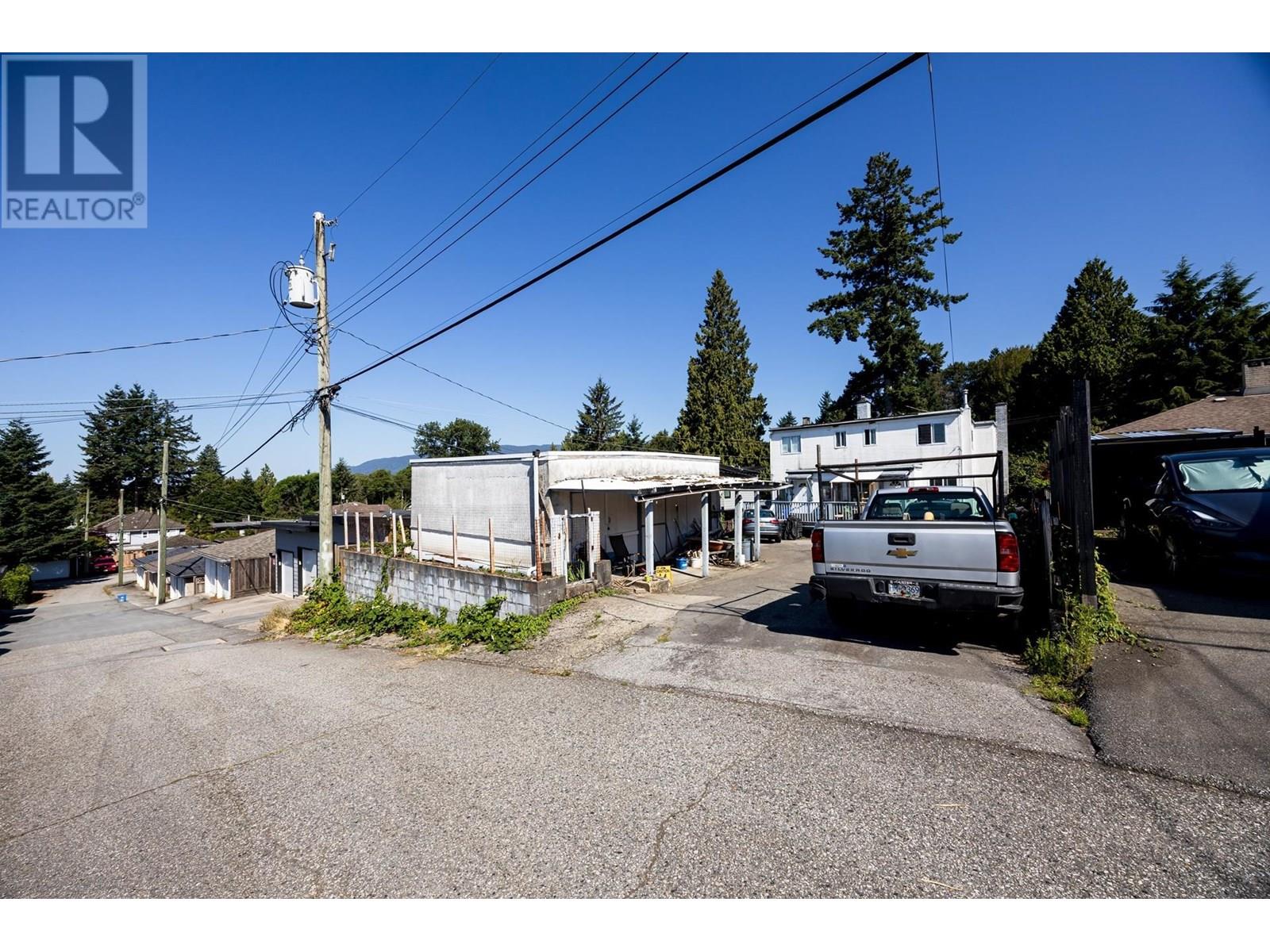 Photo 14 of 227 229 W 19th Street, North Vancouver BC