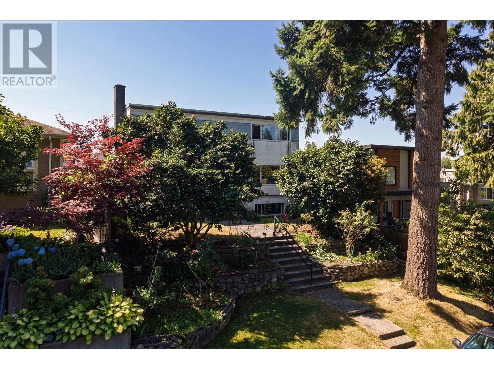 Photo 28 of 227 229 W 19th Street, North Vancouver BC