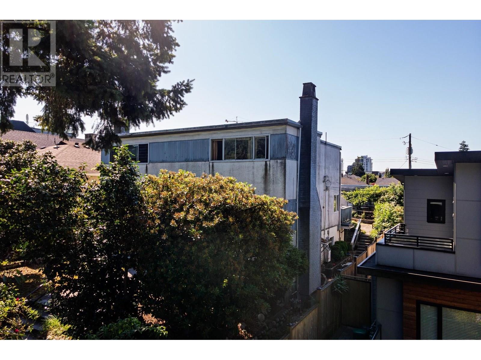 Photo 9 of 227 229 W 19th Street, North Vancouver BC