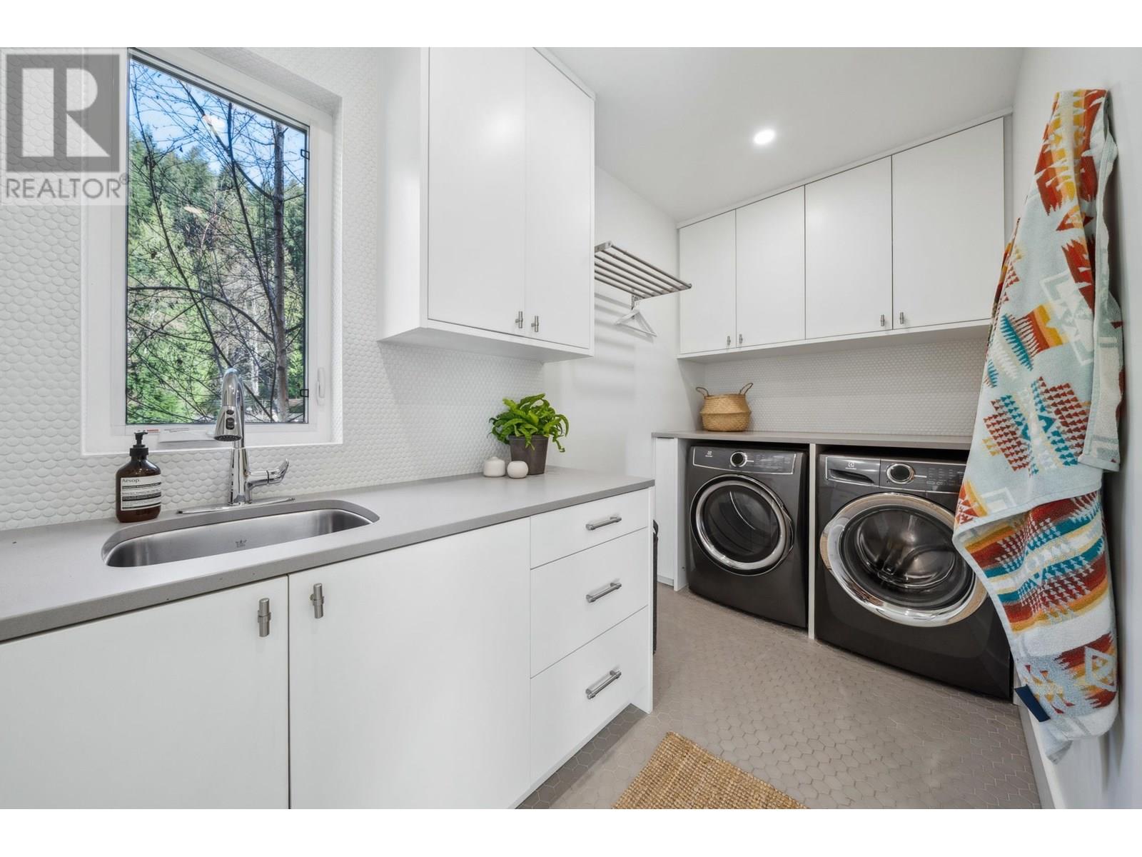 5577 INDIAN RIVER DRIVE, North Vancouver