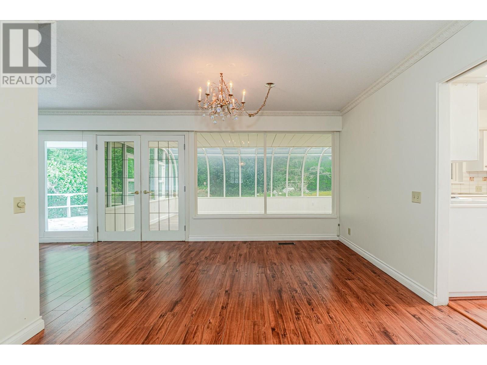 5725 CRANLEY DRIVE, West Vancouver