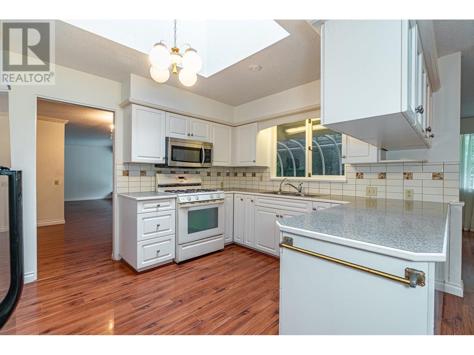 5725 CRANLEY DRIVE, West Vancouver