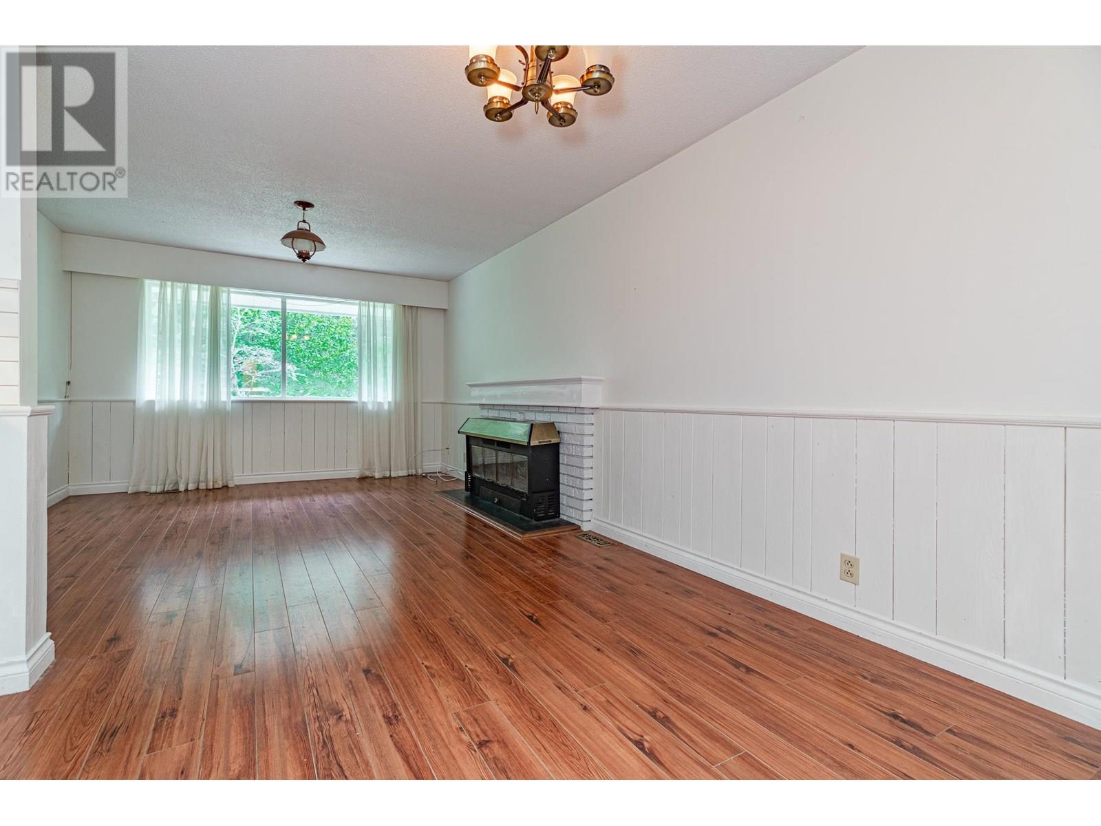 5725 CRANLEY DRIVE, West Vancouver