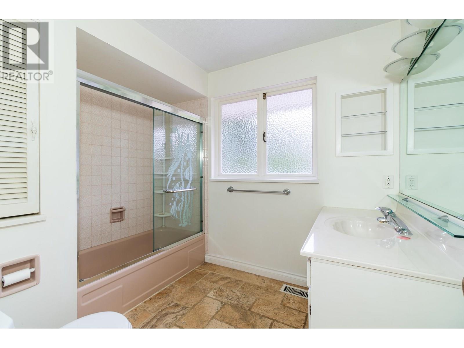 5725 CRANLEY DRIVE, West Vancouver