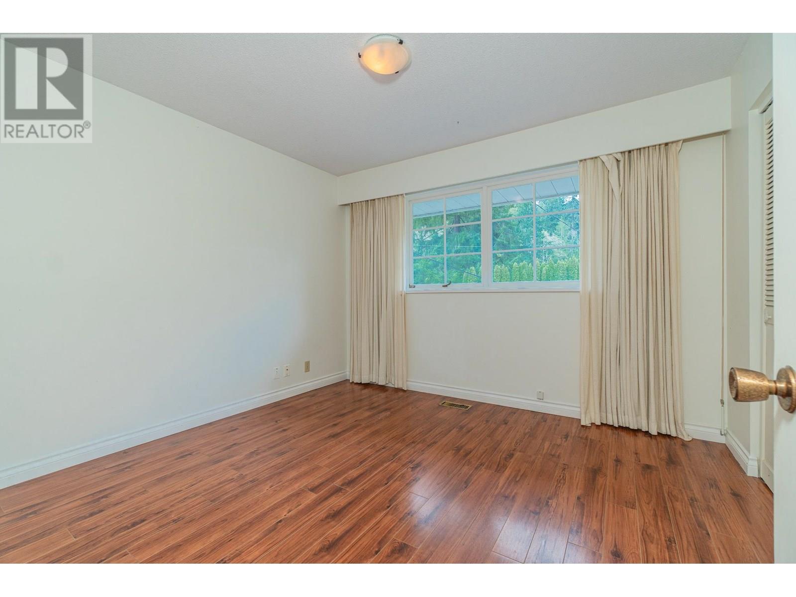 5725 CRANLEY DRIVE, West Vancouver
