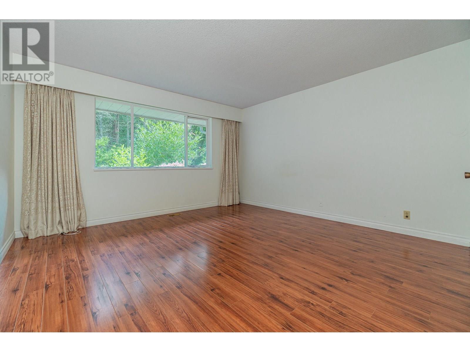 5725 CRANLEY DRIVE, West Vancouver