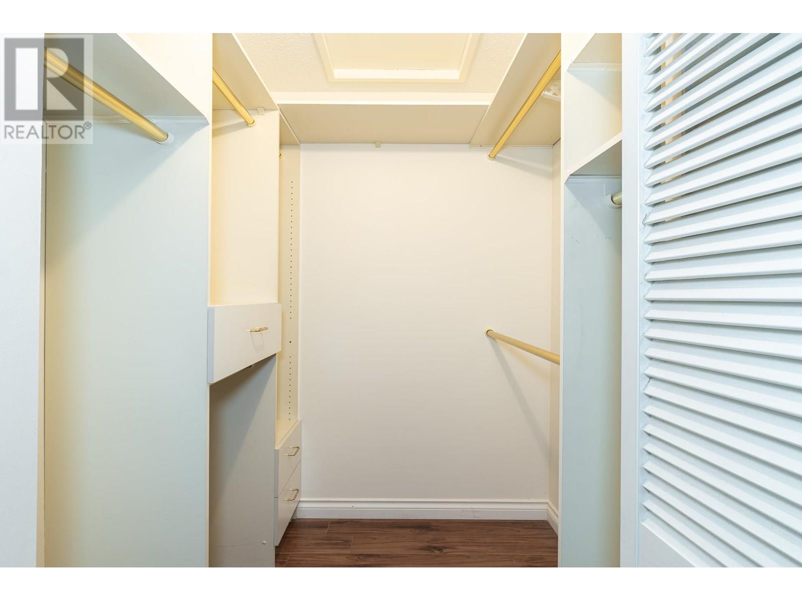 5725 CRANLEY DRIVE, West Vancouver