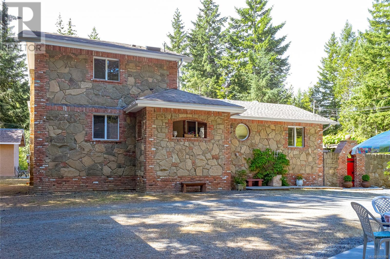 Photo 3 of 1980 Dorman Rd, Qualicum Beach BC