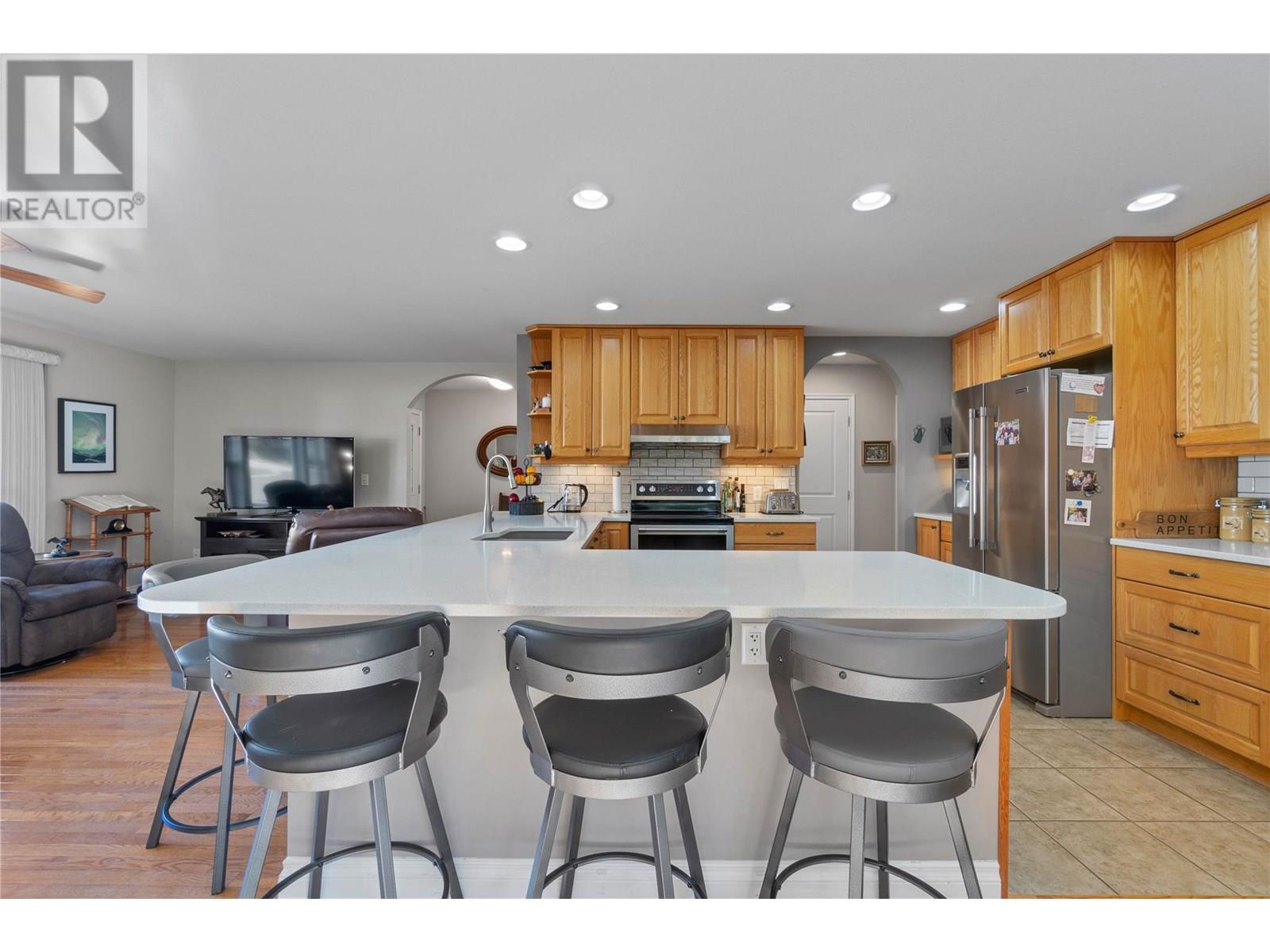 38 1231 10 Street Southwest, Salmon Arm