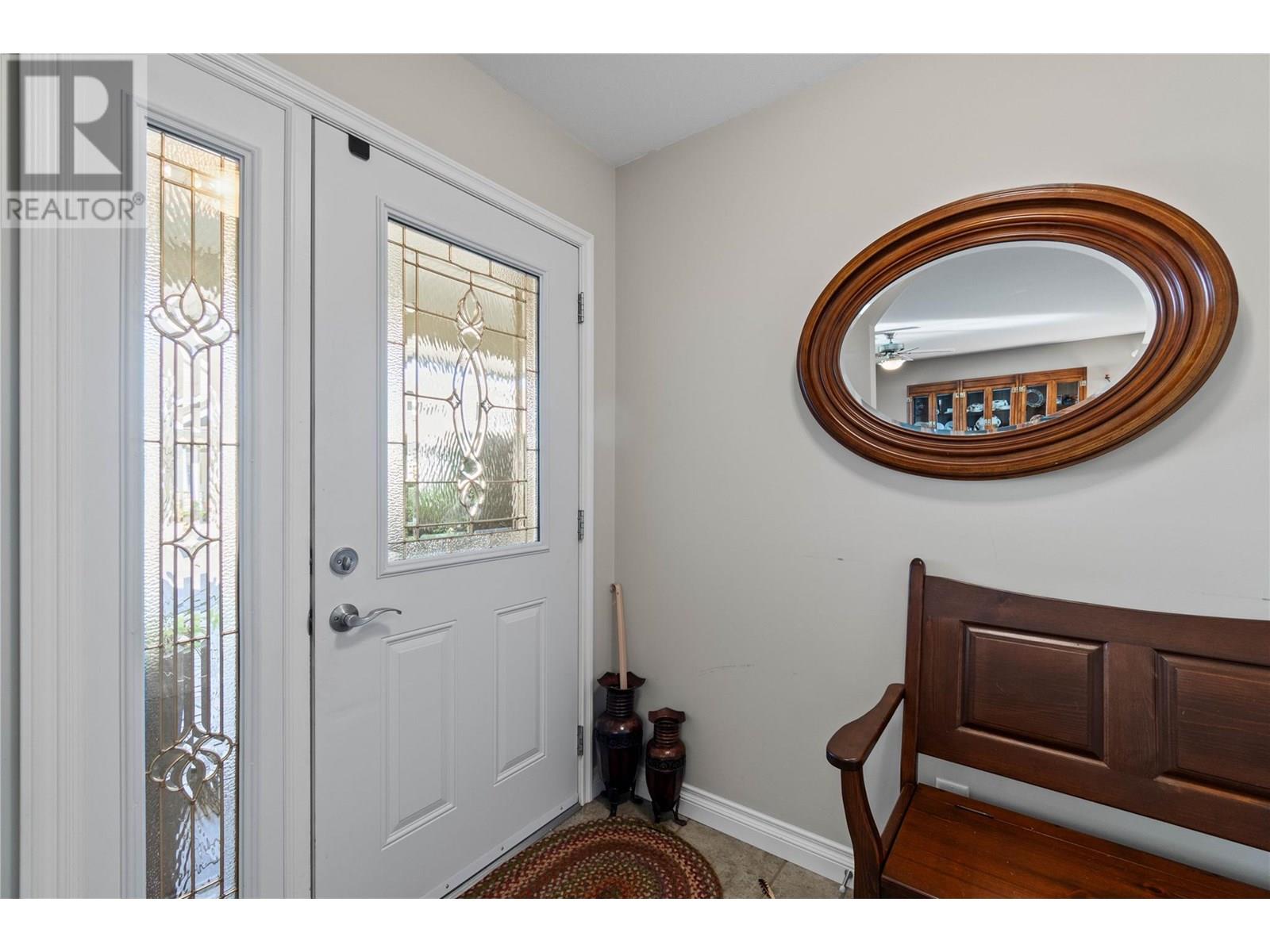 38 1231 10 Street Southwest, Salmon Arm