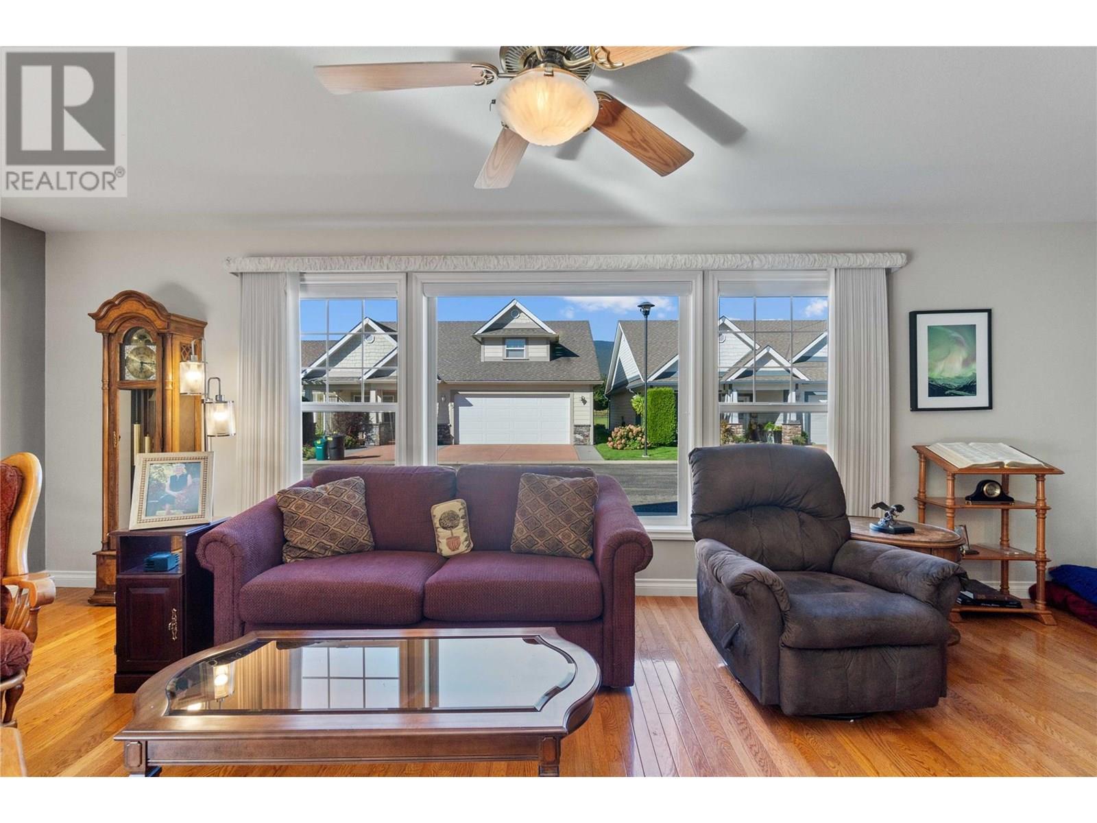 38 1231 10 Street Southwest, Salmon Arm