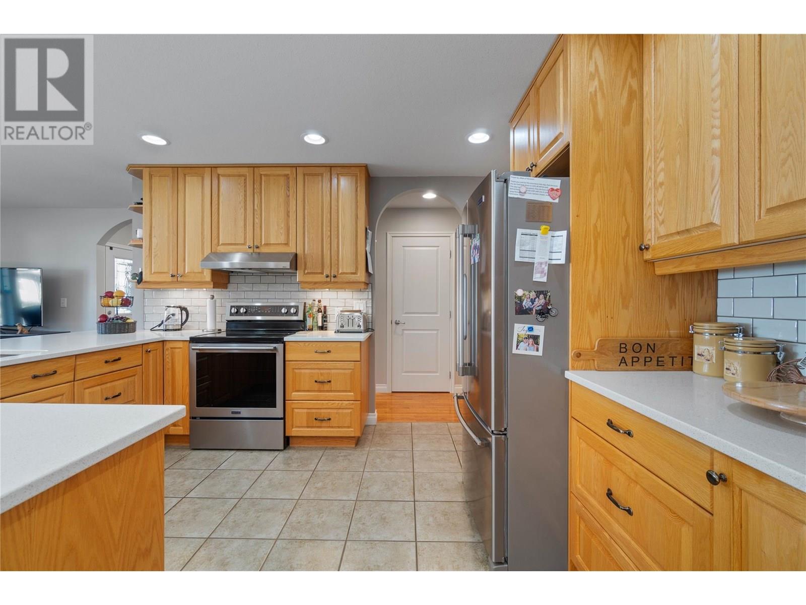 38 1231 10 Street Southwest, Salmon Arm