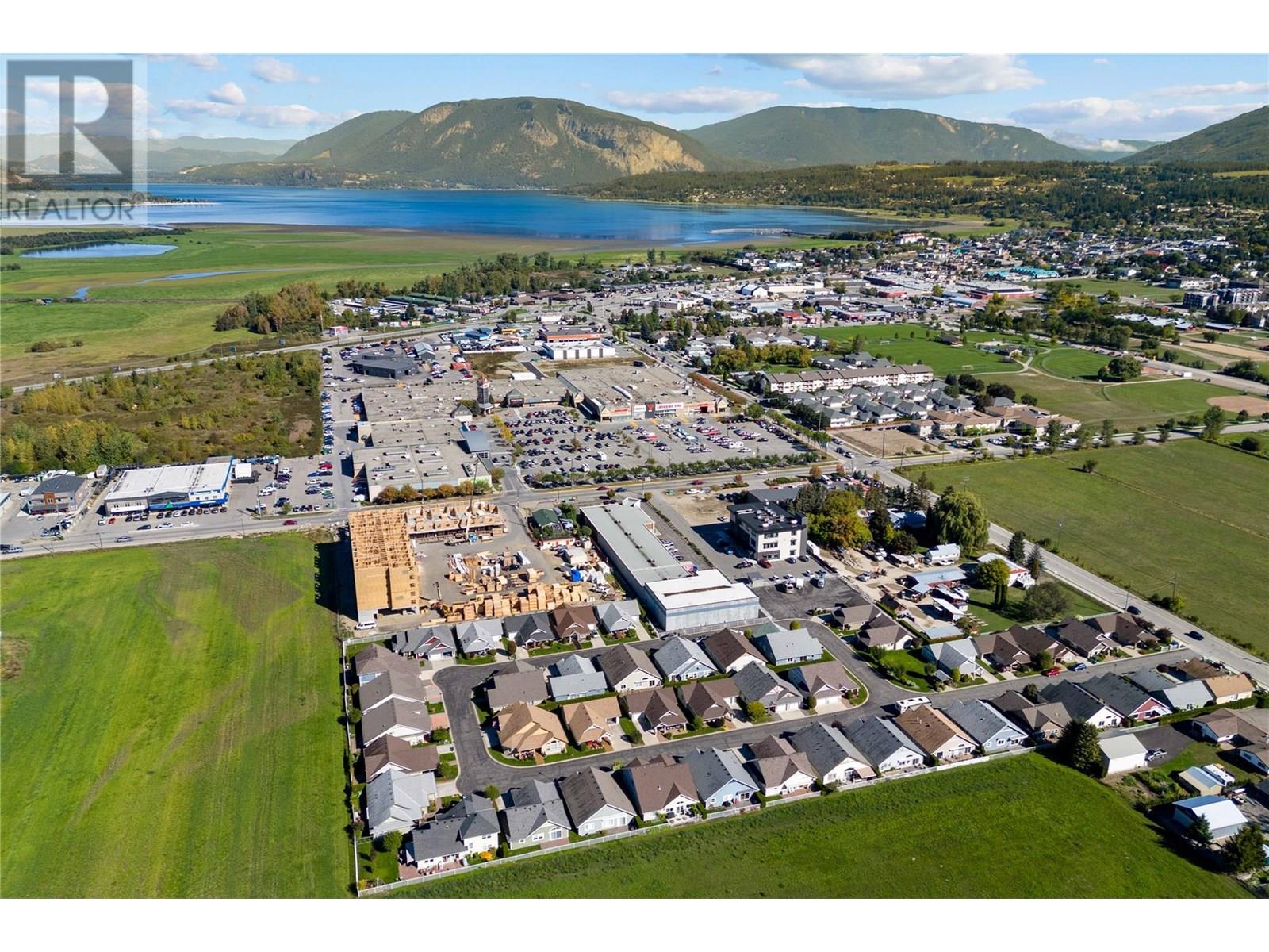 38 1231 10 Street Southwest, Salmon Arm