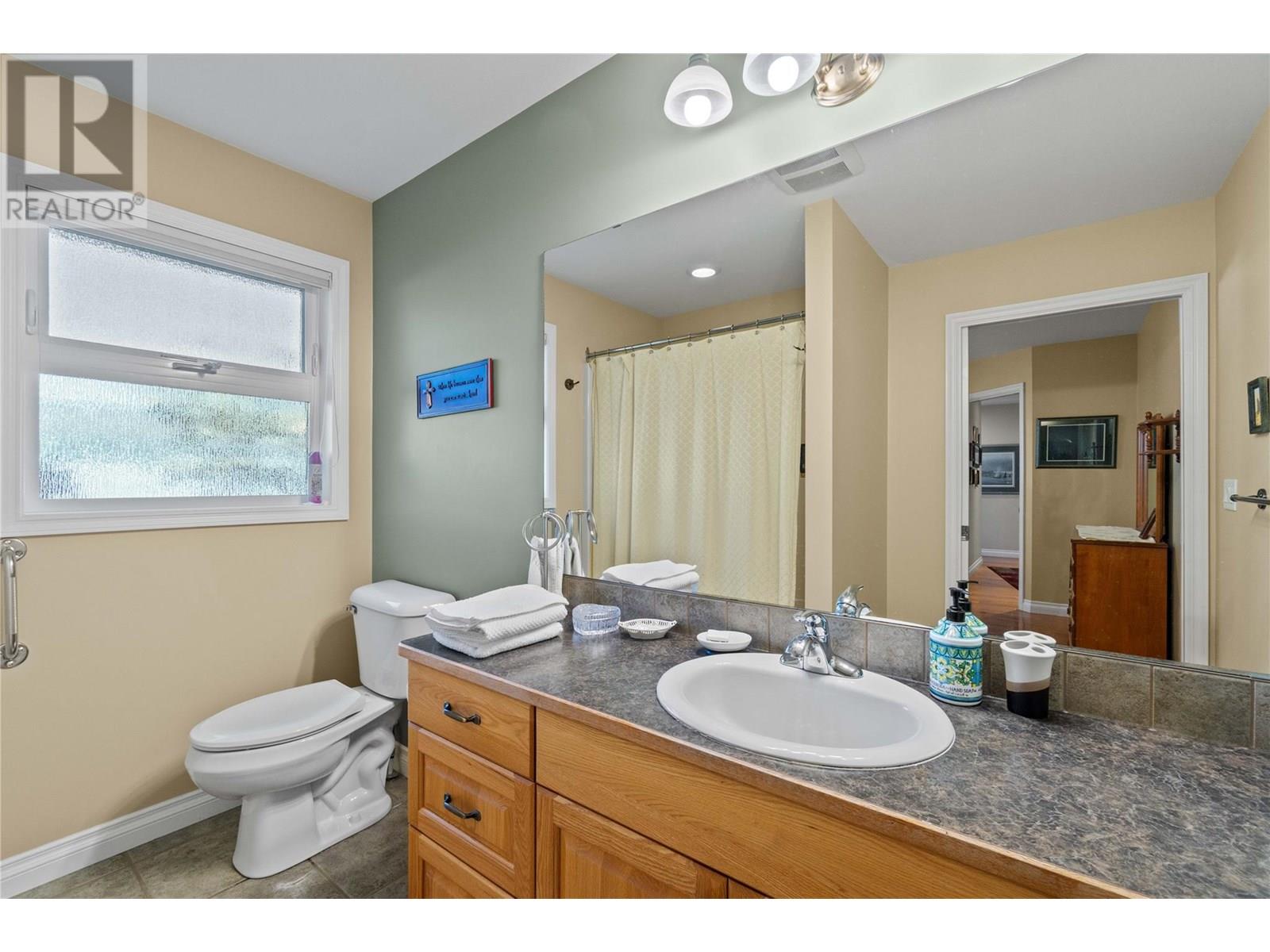 38 1231 10 Street Southwest, Salmon Arm