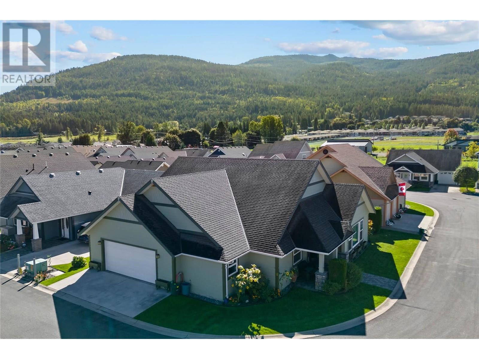 38 1231 10 Street Southwest, Salmon Arm