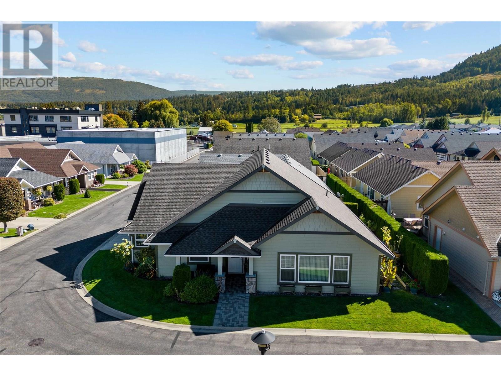 38 1231 10 Street Southwest, Salmon Arm
