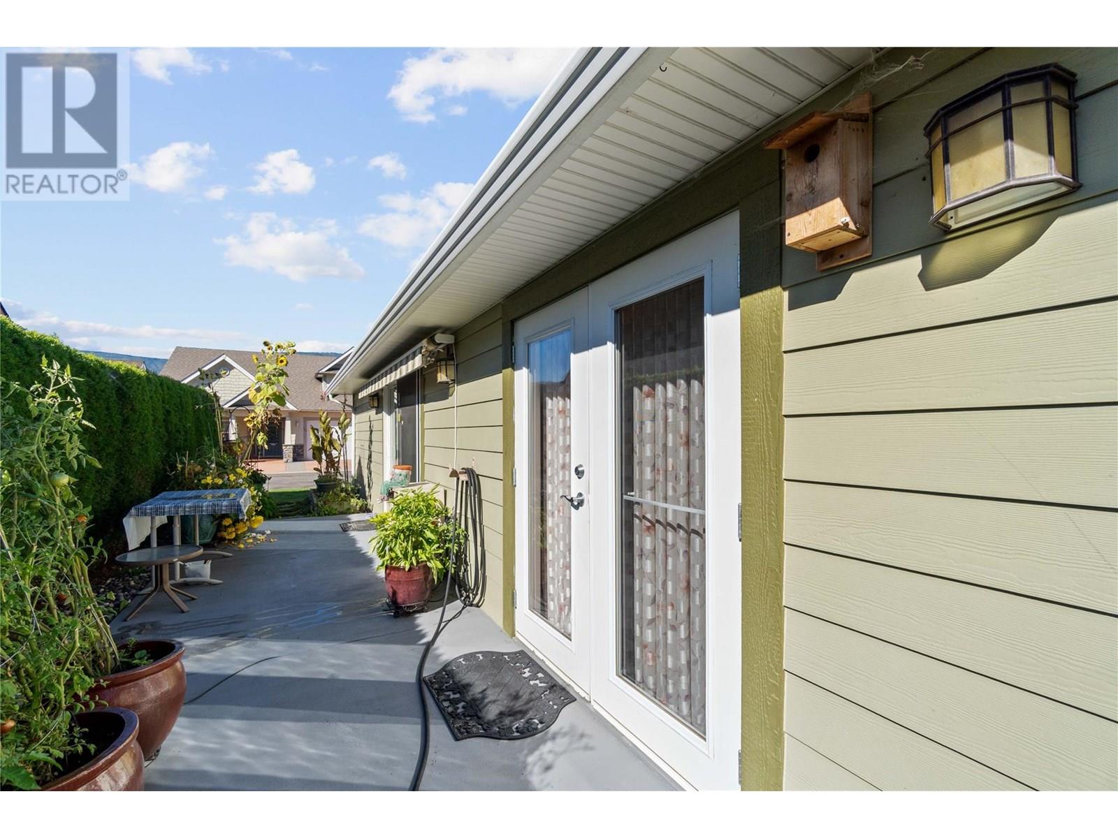 38 1231 10 Street Southwest, Salmon Arm
