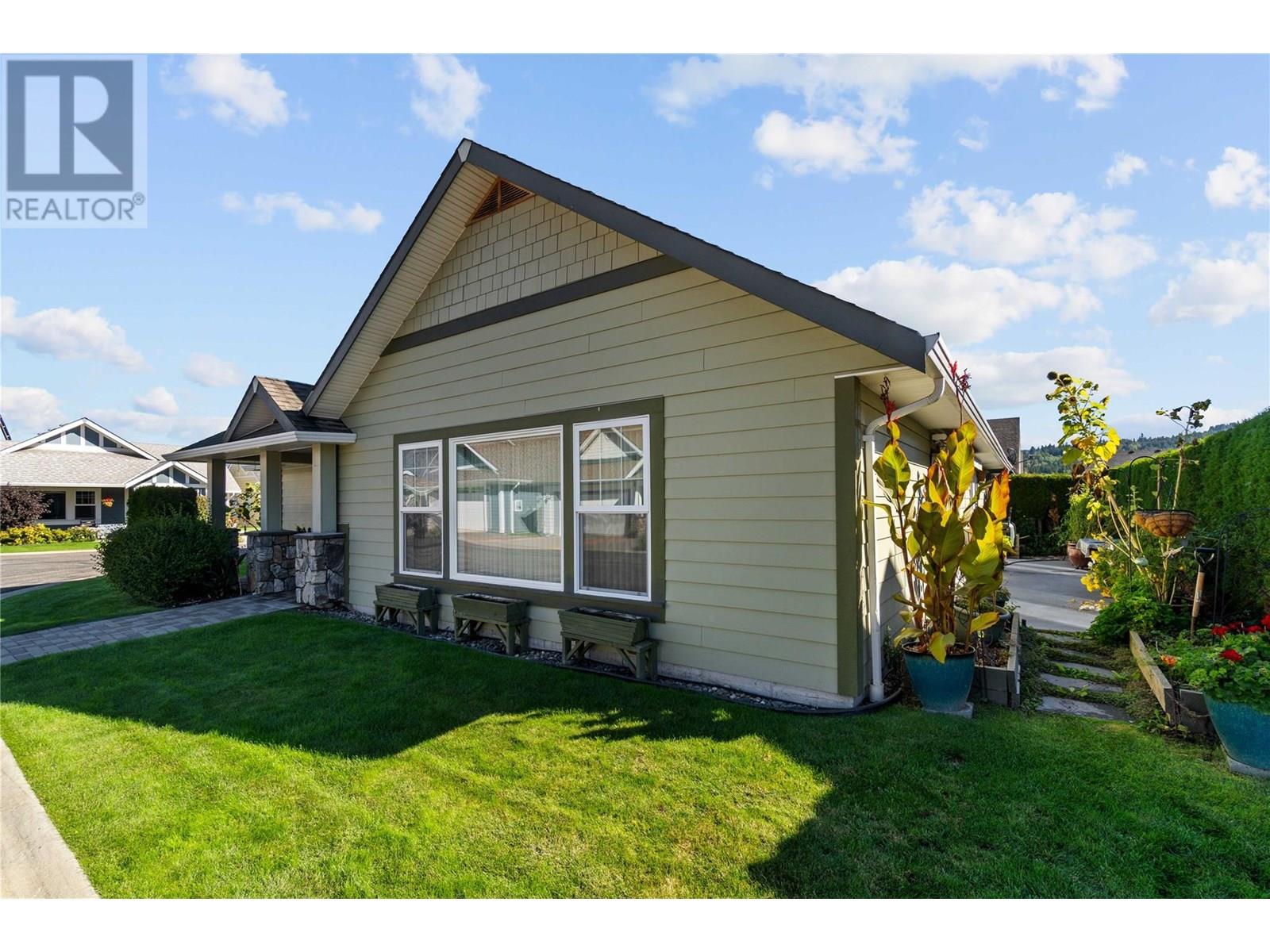 38 1231 10 Street Southwest, Salmon Arm
