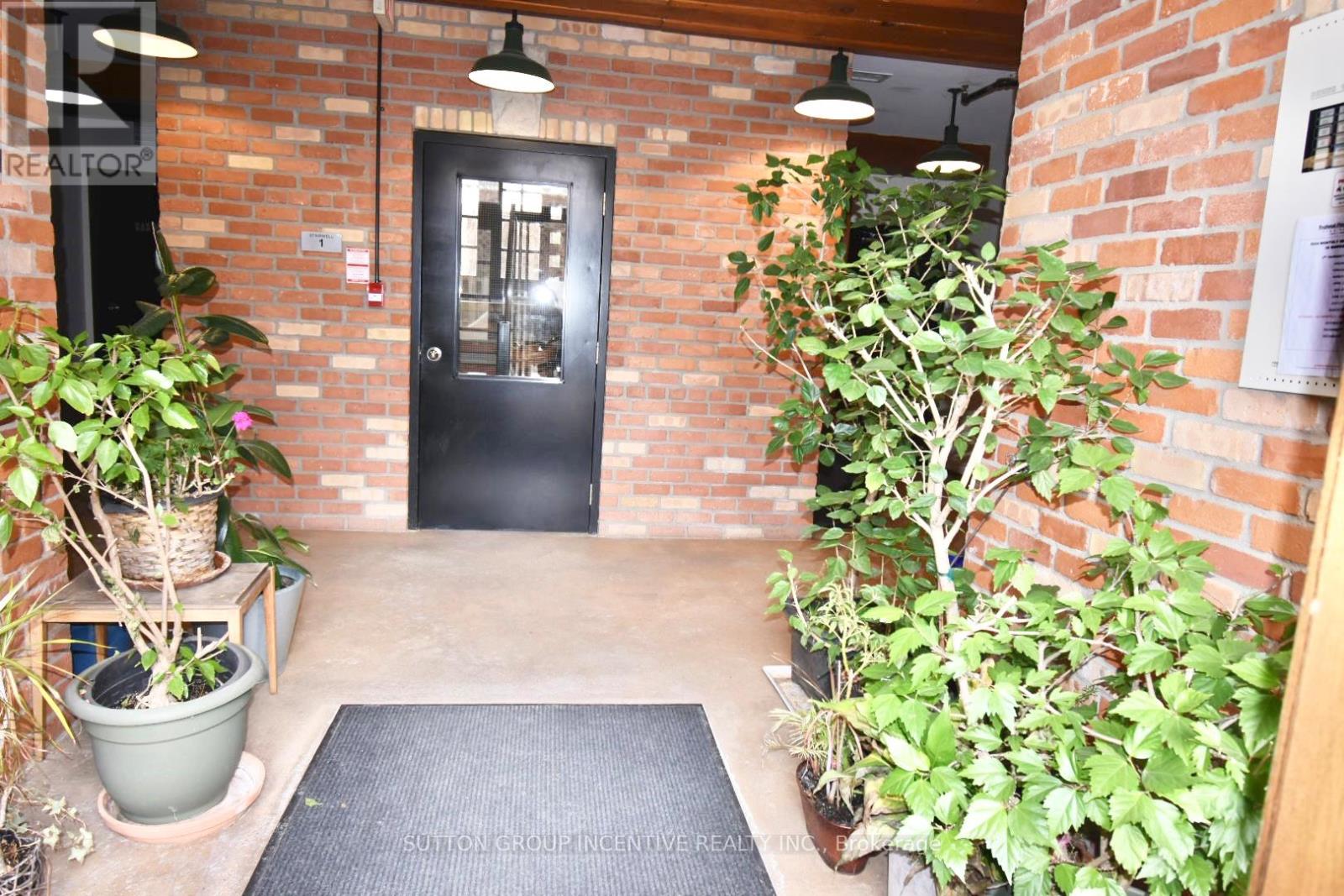Photo 1 of 24 36 Margaret Street, Hamilton ON