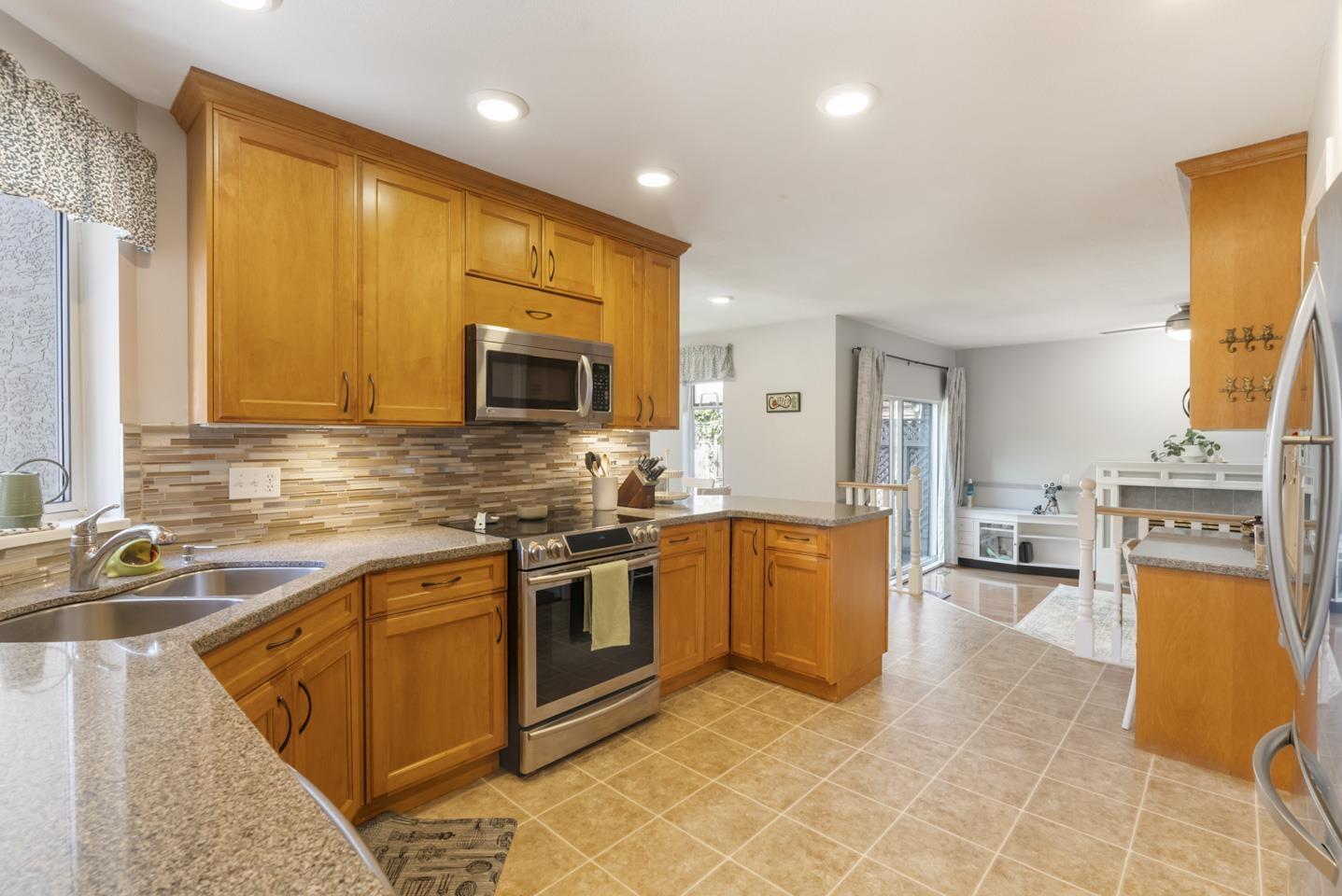 Photo 10 of 7911 164 Street, Surrey BC