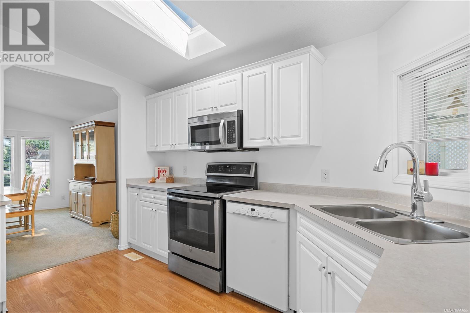 Photo 10 of 101 1833 Noorzan St, Nanaimo BC