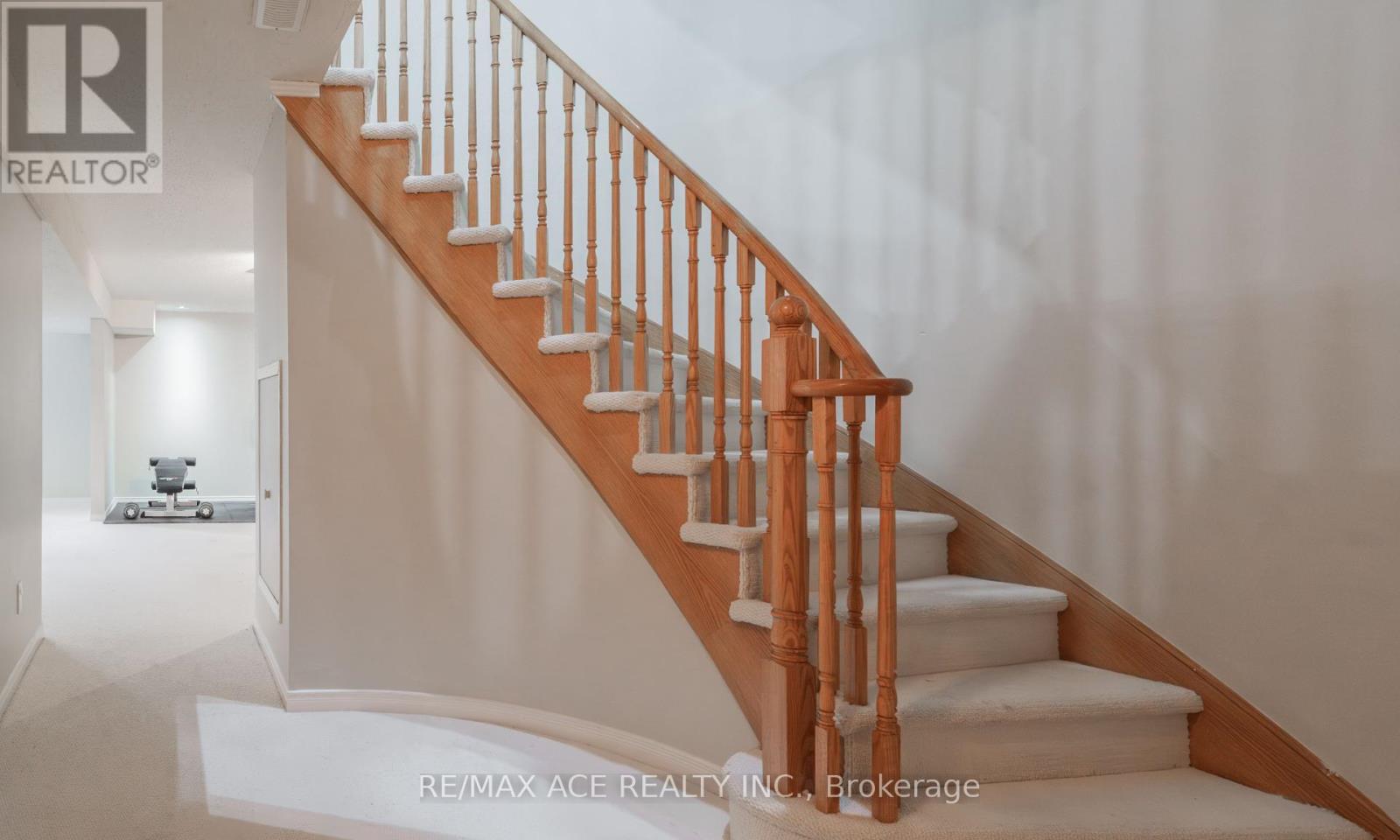 Photo 31 of 50 Soper Creek Drive, Clarington ON