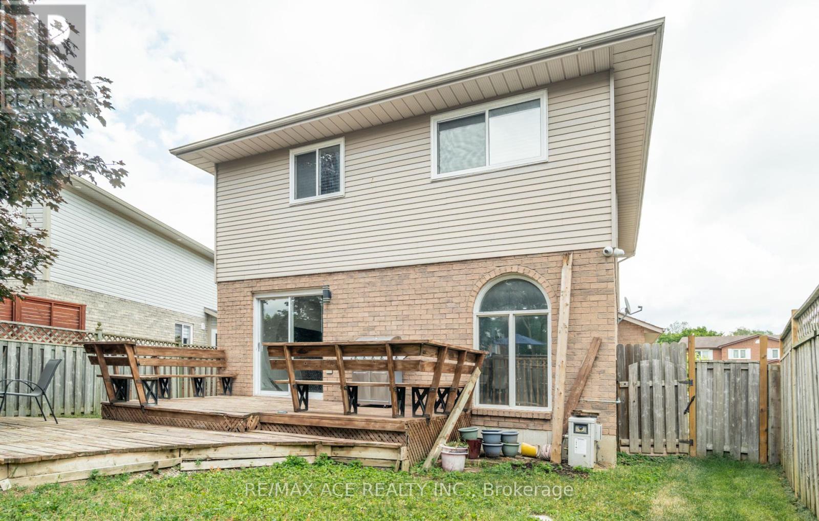 Photo 4 of 50 Soper Creek Drive, Clarington ON