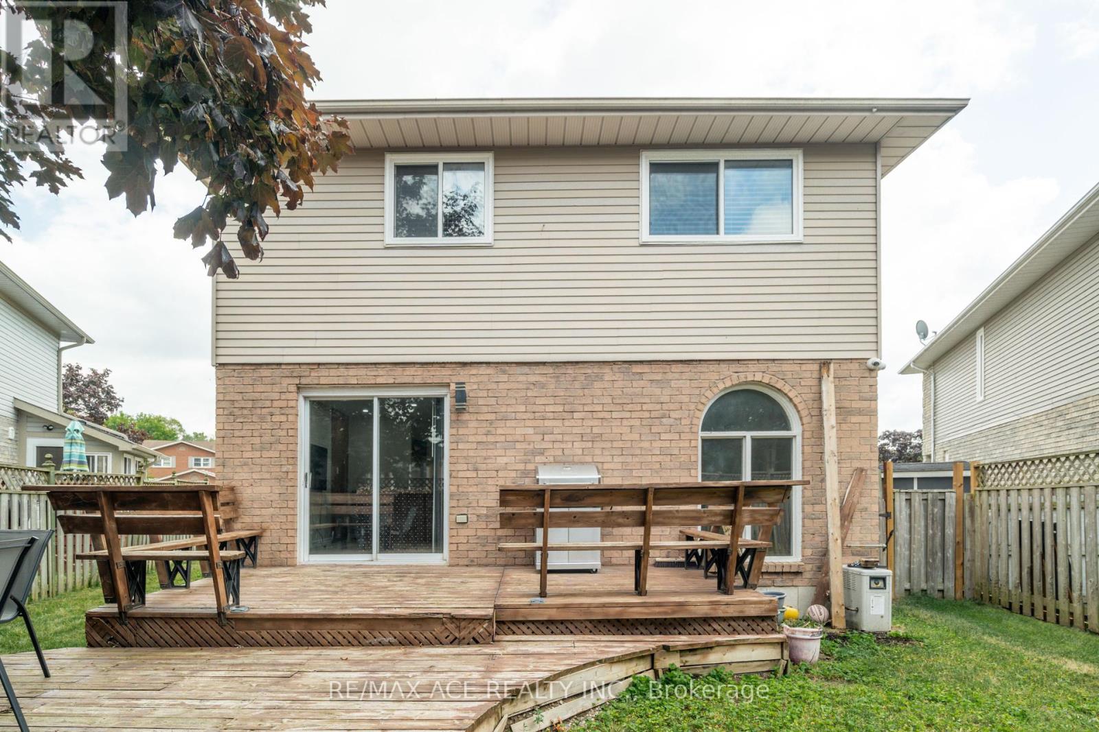 Photo 18 of 50 Soper Creek Drive, Clarington ON